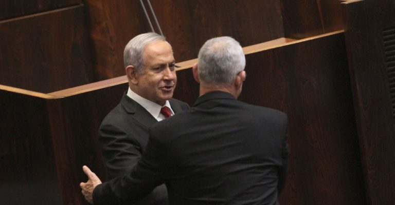 Netanyahu and Gantz shake hands