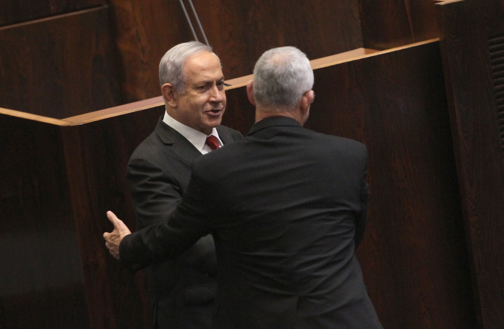 Netanyahu and Gantz shake hands